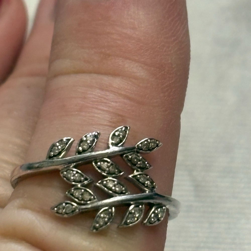Sparkling Silver Leaf Ring